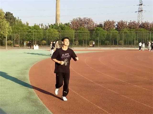 激扬青春 五四我们一路向前——青藤书院举办五四青年力量之“青春跑”