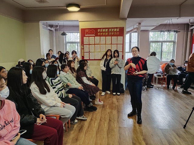 酷!一场视频脱口秀 收获内容策划和镜头表达——第一期“影儿话多”视频脱口秀