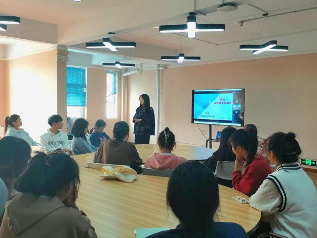 抬头观星 低头观心 将机遇化为创业的光——职业责任与领导力第34期:“大学生直通车”之创业之旅