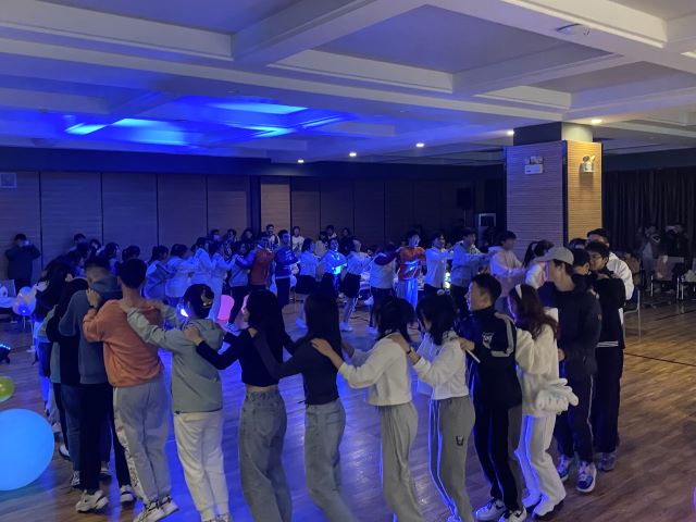 用青春点燃热情 舞出精彩——青藤书院举办青藤周末之夜·舞蹈之夜第34期