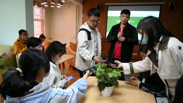 朋辈引领 搭建“一站式”社区育人平台