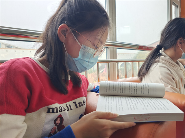 走进中国造 走进“铁娘子”的倔强人生——向商书屋第20期:董明珠·中国厂牌