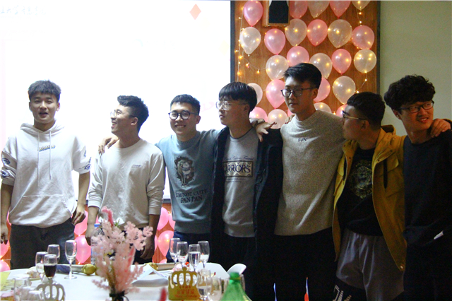 记我与书院的一份小美好——爱在青藤“粉红色的雪”集体生日会