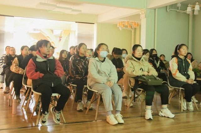 逐梦之路 勇于坚守自我——青藤书院举办周末之夜·电影之夜第25期