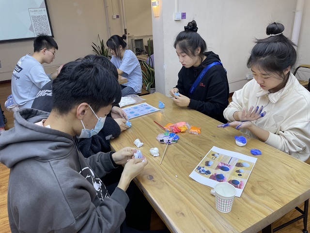 乘坐宇宙飞船 携手共创未来——三达书院开展“Fans模型”系列活动