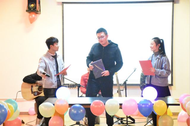 “一路繁花 一路诗情”杏花书院举办集体生日