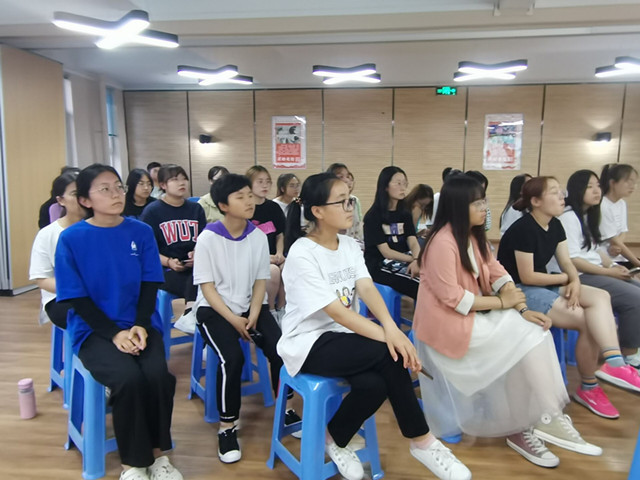 习编程知识 促自身成长——【视界无边】青语·导师面对面讲座——“ python 的世界”