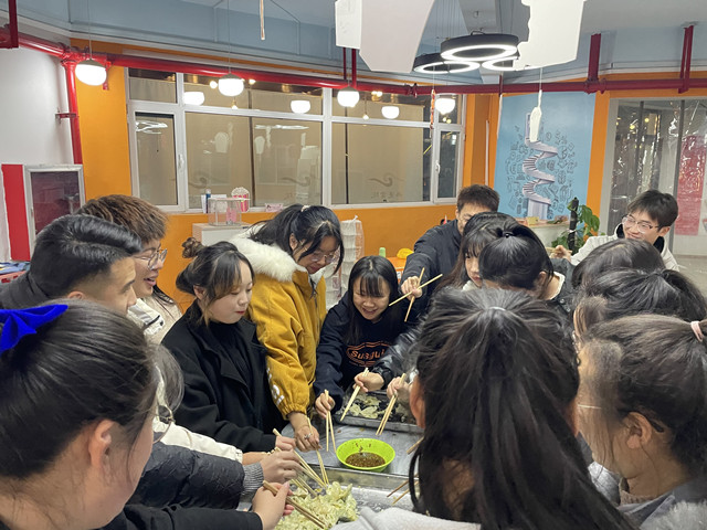 浓情冬日 “煮饺”来袭 温暖与热爱同在——记12月书院师生共膳冬至饺子宴
