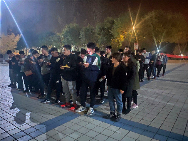 在浩瀚的星空下阅读 在梦想的道路上奔跑