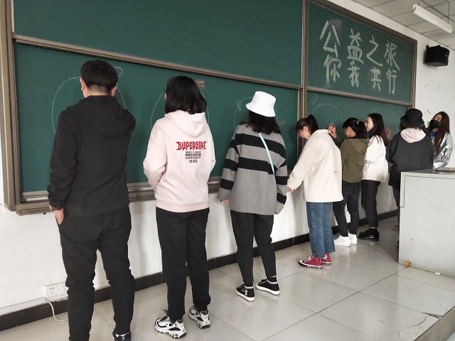 创新思维 搭建连接点互动平台——青藤书院项目工作坊4月亮点工作纪实