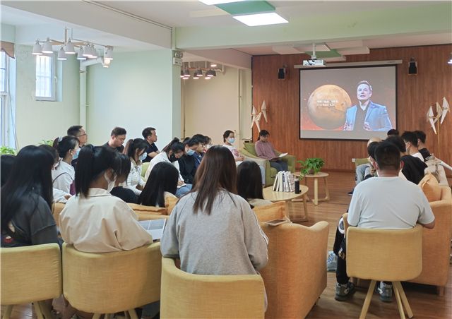 与大咖的第1次奇遇：阅读《硅谷钢铁侠》掌握成功的五种方法