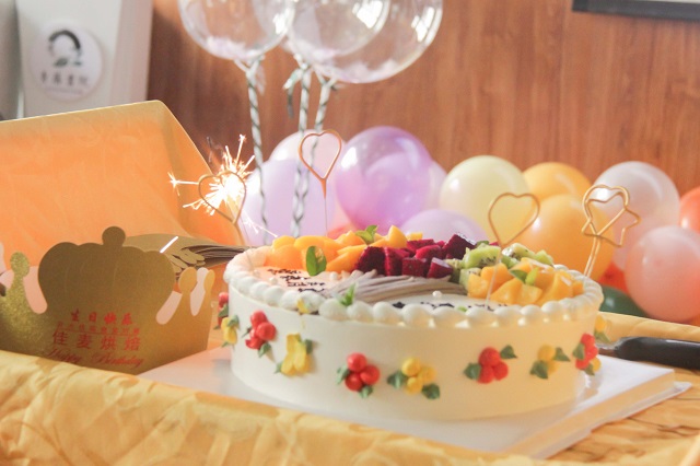 初次相遇 与青藤一起谱写最美“遇·见”——青藤书院举办爱在青藤“遇·见”集体生日会