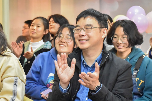 初次相遇 与青藤一起谱写最美“遇·见”——青藤书院举办爱在青藤“遇·见”集体生日会