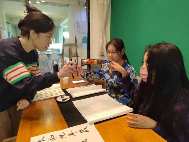 朋辈引领 搭建“一站式”社区育人平台