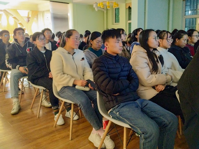 生命轮回 只为找到你——青藤书院举办周末之夜电影之夜活动