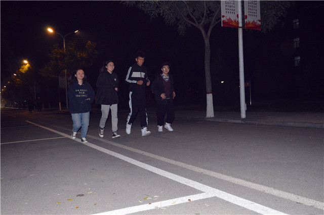 在浩瀚的星空下阅读 在梦想的道路上奔跑