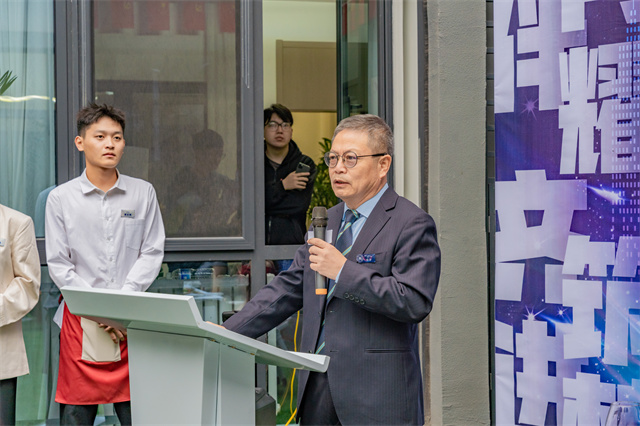 对话阿信 倾听成长的声音——我校举办“相约书院 校长共膳”2023师生高桌晚宴