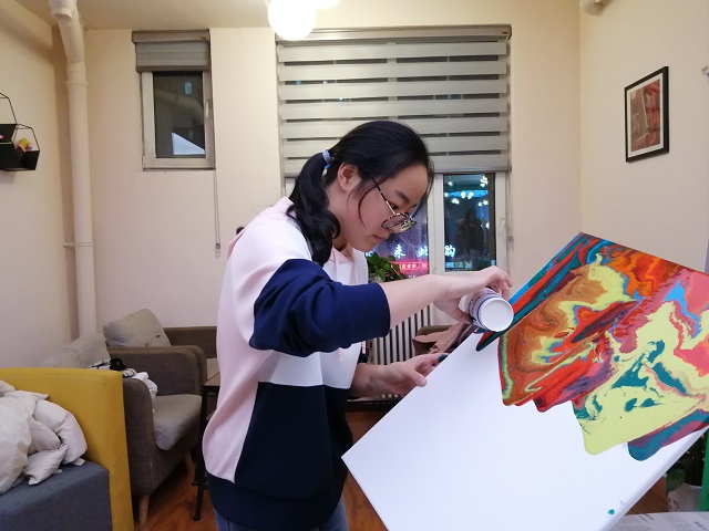 流光溢彩 绘意青春——流体画艺术体验活动