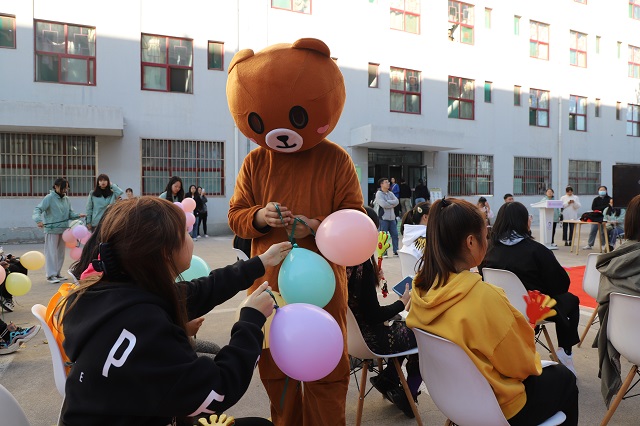 分享“馨”感受 体验“新”精彩——青藤书院举办“2020级新生入院仪式暨恒心阳台音乐会”
