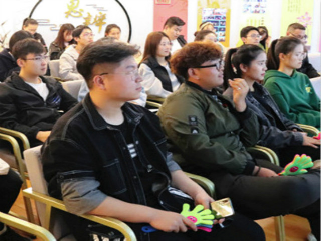吐槽showing 妙趣思维忆成长——箕城书院开展第五期“吐槽show”开放麦