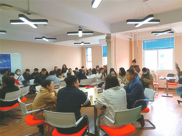 职前教育 让毕业生“走出求职迷雾”——职场“应”技能训练营第2期:职来职往面试挑战赛