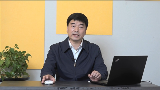 名誉院长与书院学子“云端”相约 共话领导力培育