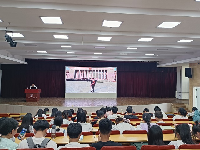 看劳模 讲劳模 有模有样学劳模——劳模进校园系列活动