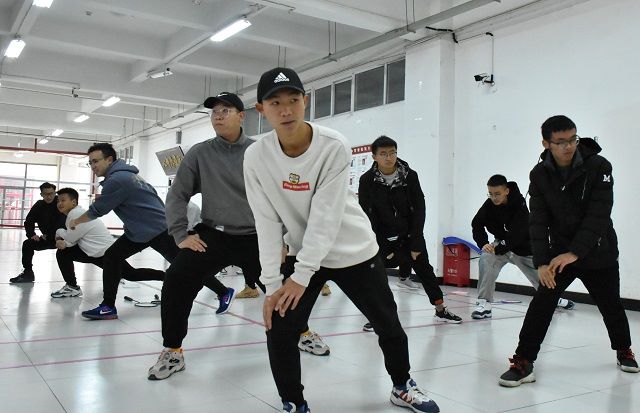 热血青春 灼灼风采——太行书院“社区运动日”第4期羽毛球赛