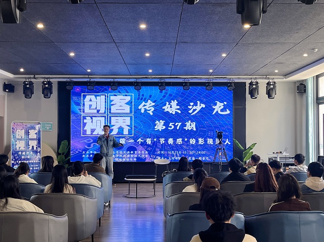 用“心”发现 用“情”摄影——即刻发光计划第4期:一“镜”到底