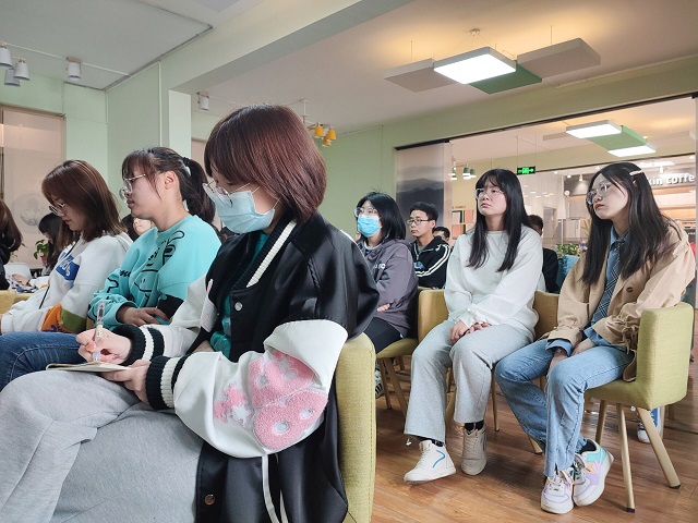 【1+1>2】紧跟潮流 顺势而为 把握全新商机——青藤书院举办“在校言商”青藤商道论坛第15期