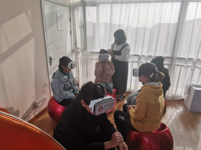 科学理想浩瀚 创新之星璀璨——【大爱无边】“小视界·大梦想”VR体验活动
