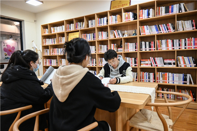 我与时光有个“沉浸式”约会——青藤书院举办拾光·沉浸式读大咖系列活动