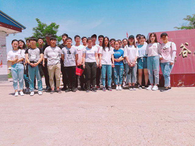 30余名无边人 用爱彩绘别样青春校园