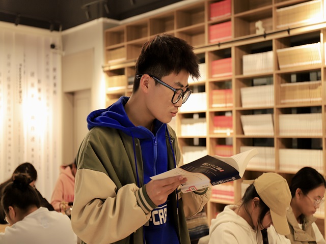 慎始如终 感受商业思维的独特魅力——上河书院举办“大咖集结号”系列活动