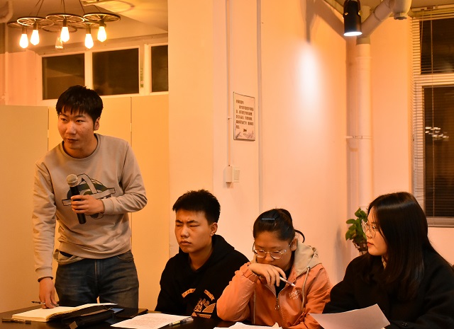 慷慨陈词抒己见 据理力争决高下——非正式会谈第22期