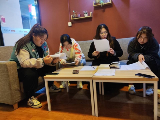 与“芳”之约·以书为友修身 以商为伴明智——杏花书院异科导师主题读书会