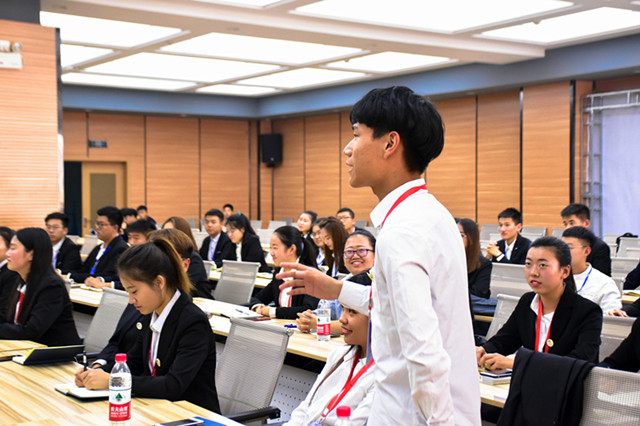 【1+1>2】大数据学院、信息工程学院与太行书院举办“双院+”中坚力量训练营第一期培训班开班典礼暨第一讲《领导者核心素质修炼》