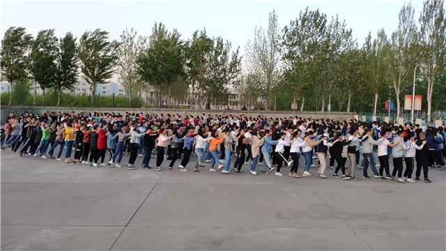 趣味舞蹈秀不同 吉尼斯风采靓全场——太行书院举办第五期“太行吉尼斯”活动