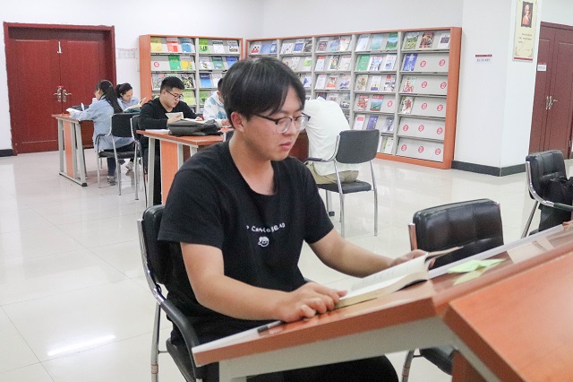 腹有诗书气自华 唯有书香能久远——“阅读吧 青春”书式生活之阅读马拉松