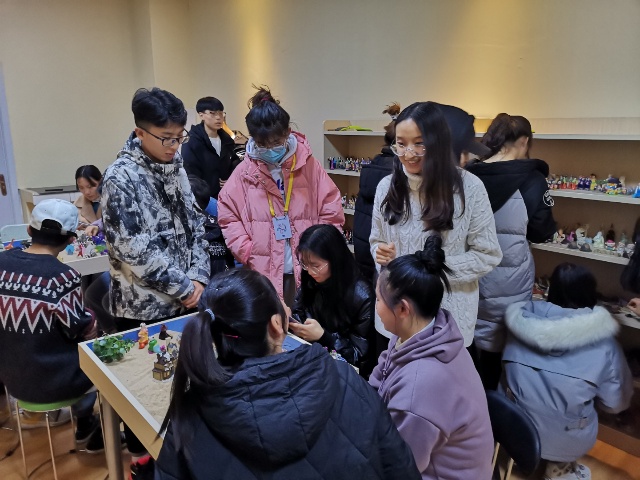 以沙盘游戏透析学生心理健康教育——【灵动无边】心晴小筑第17期活动