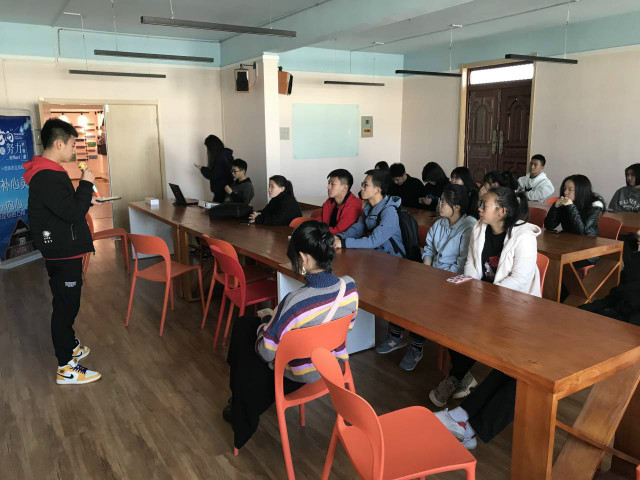 扶贫开发展风采,VR探索“无边”未来——【无边书院】“小视界,大梦想”乡村儿童公益 VR 体验活动