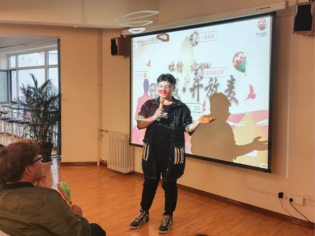 吐槽showing 妙趣思维忆成长——箕城书院开展第五期“吐槽show”开放麦