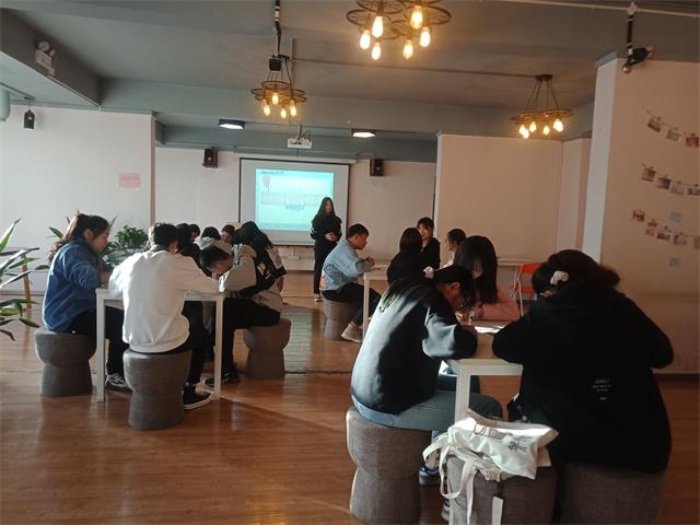 心系小家 情暖杏花