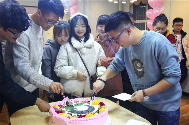 记我与书院的一份小美好——爱在青藤“粉红色的雪”集体生日会