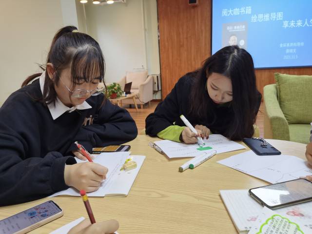转变方式 改变中成就自我——青藤书院举办分享书房·我与书的故事系列活动第15期