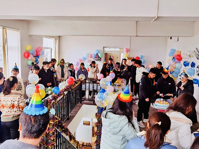 一岁一礼 逐梦前行——右岸书院首次师生集体生日会