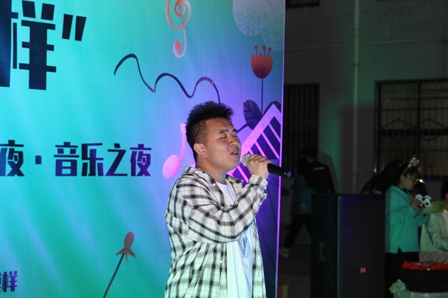 聆听梦想旋律 感受歌声的力量——青藤书院举办青藤周末之夜·音乐之夜第28期“青年有样”