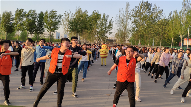 趣味舞蹈秀不同 吉尼斯风采靓全场——太行书院举办第五期“太行吉尼斯”活动