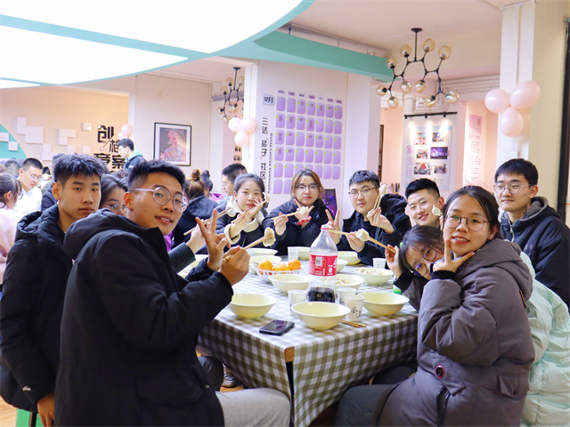 浓情冬日 “煮饺”来袭 温暖与热爱同在——记12月书院师生共膳冬至饺子宴