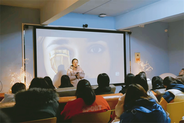用热爱奔赴星辰大海——光影职场行·英语专场